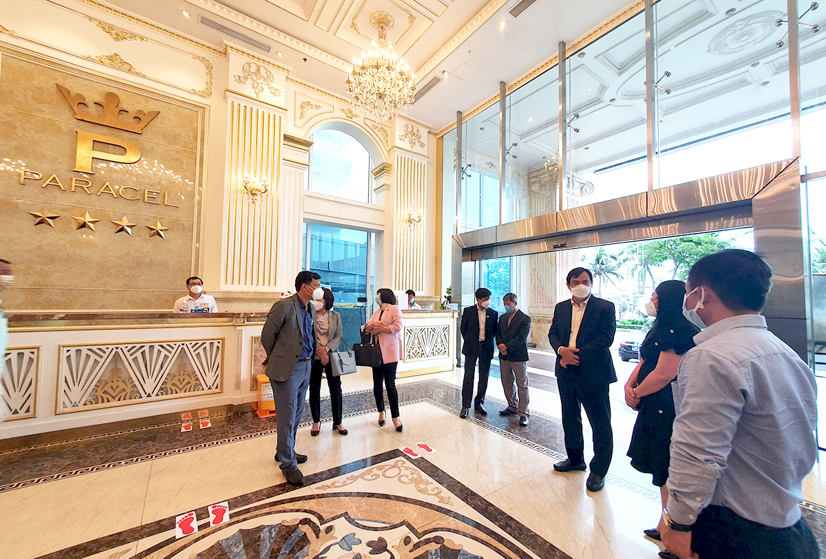 Đoàn kiểm tra việc chuẩn bị đón khách du lịch tại khách sạn Paracel, Đà Nẵng